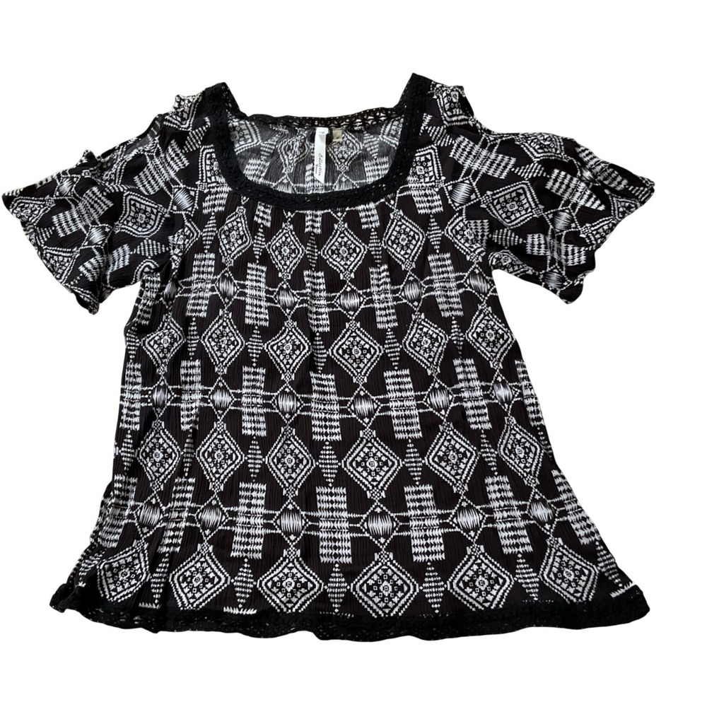 NY Collection Woman Black White Geometric Cold‎ Shoulder Lace Trim Blouse 2X